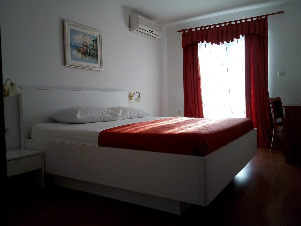 Hotel Pansion Marco Polo à Petrčane Extérieur photo